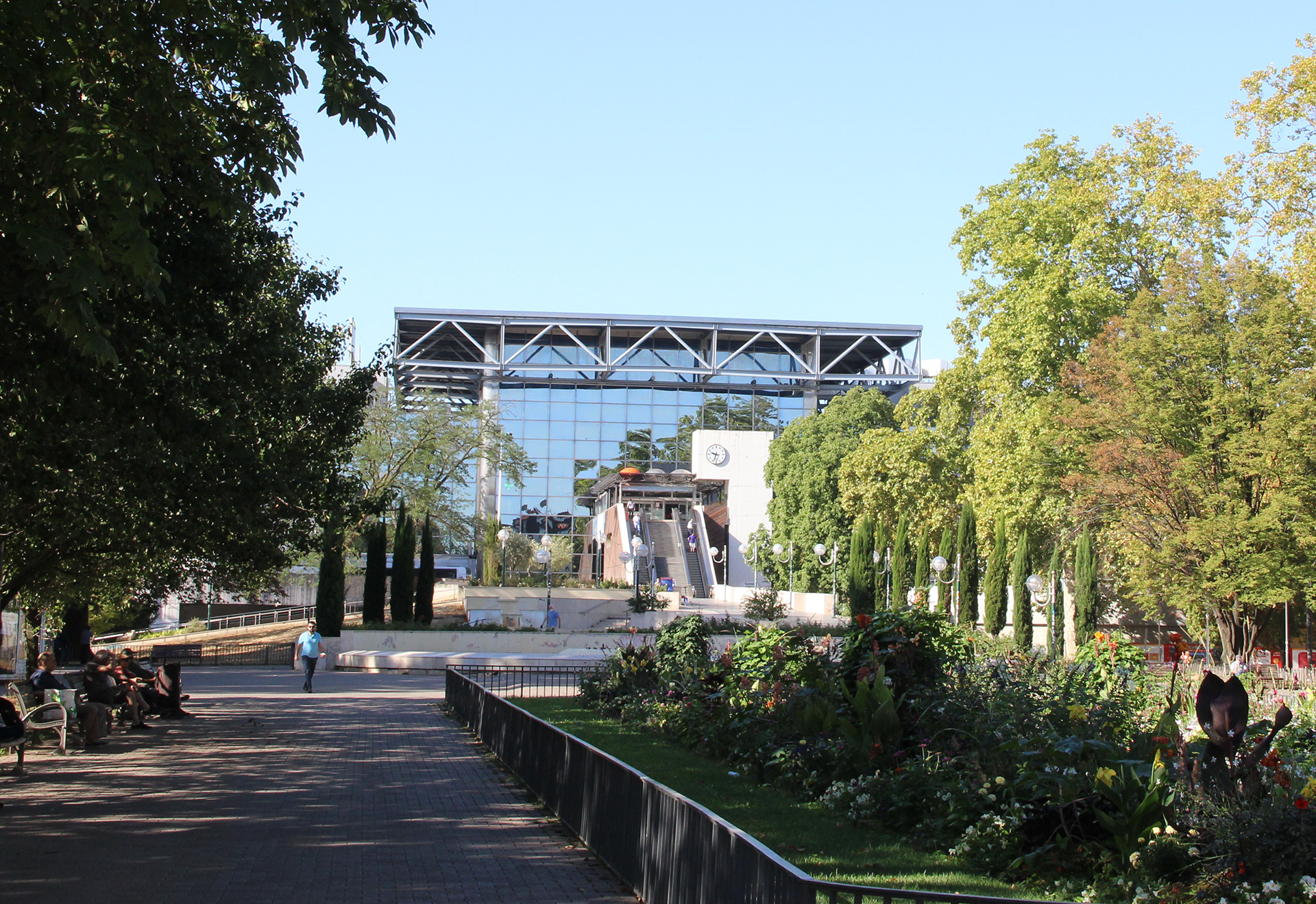 Centre d'échange de la gare de Lyon-Perrache, place Carnot - Photo LV