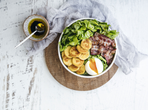 Salade lyonnaise © Stéphanie Iguna - Food Factory