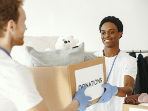 Illustrative image of people preparing donations. Gustavo Fring/Pexels